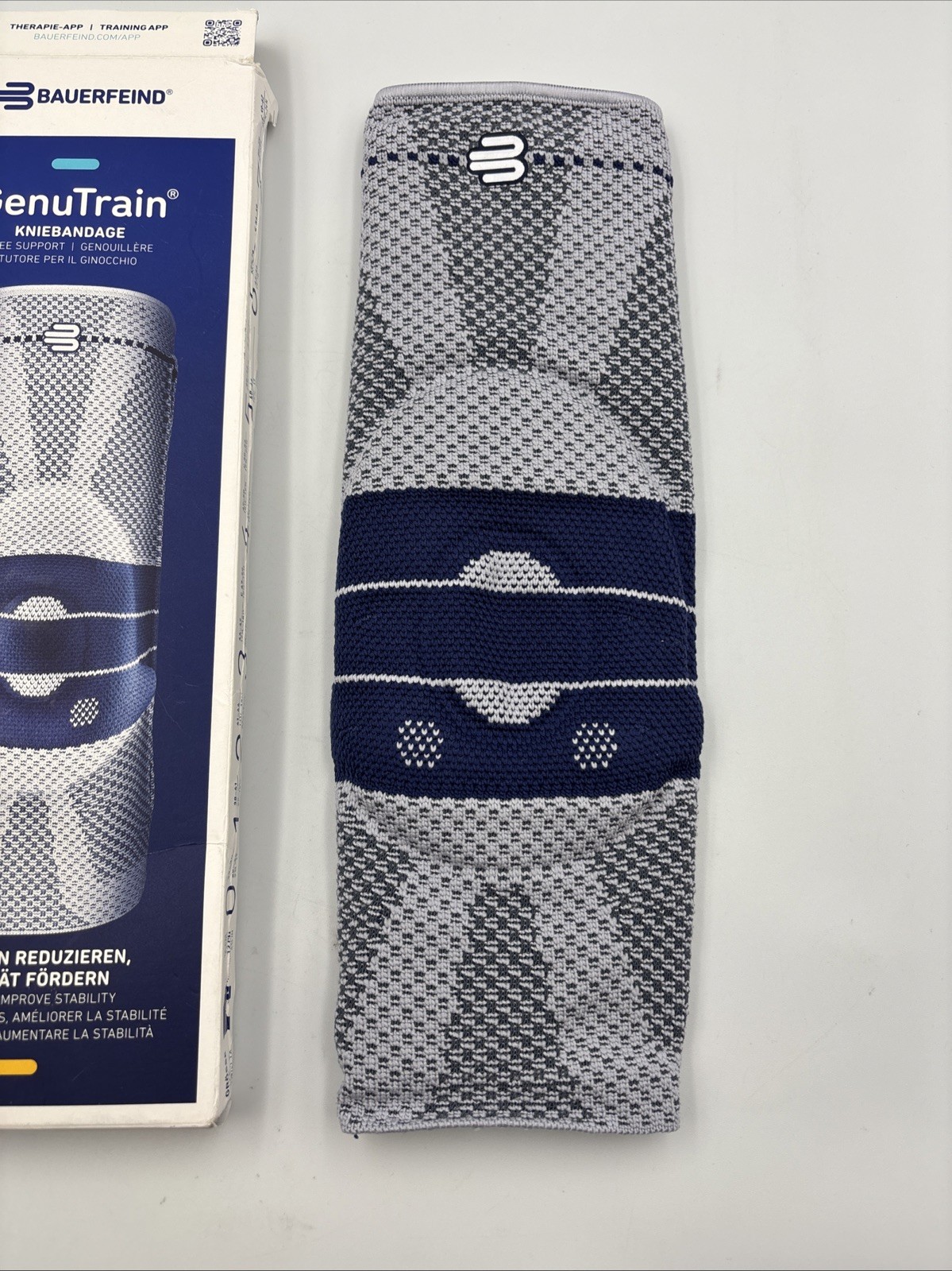 Bauerfeind GenuTrain Knee Support Size 6 Titan/Blue New Open Box