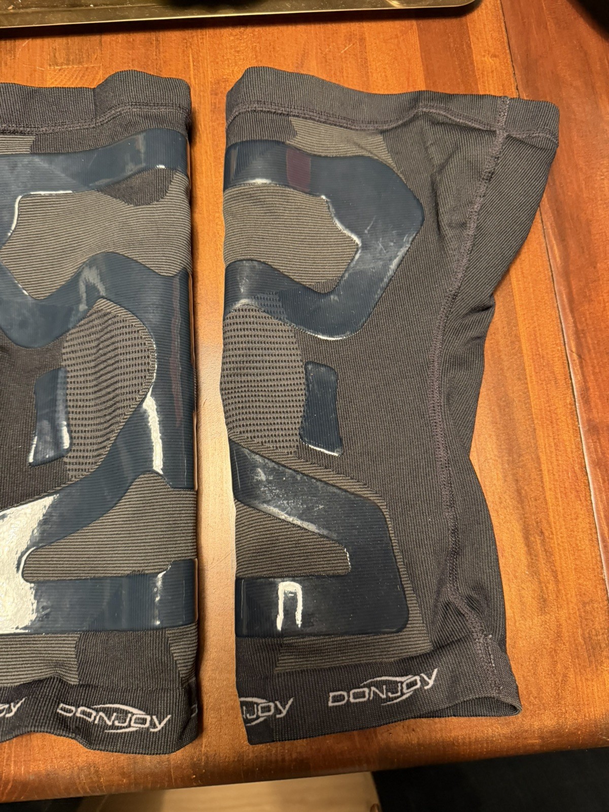 DonJoy Performance TriZone Knee Support Sleeve L Pair, Set of 2 Compression