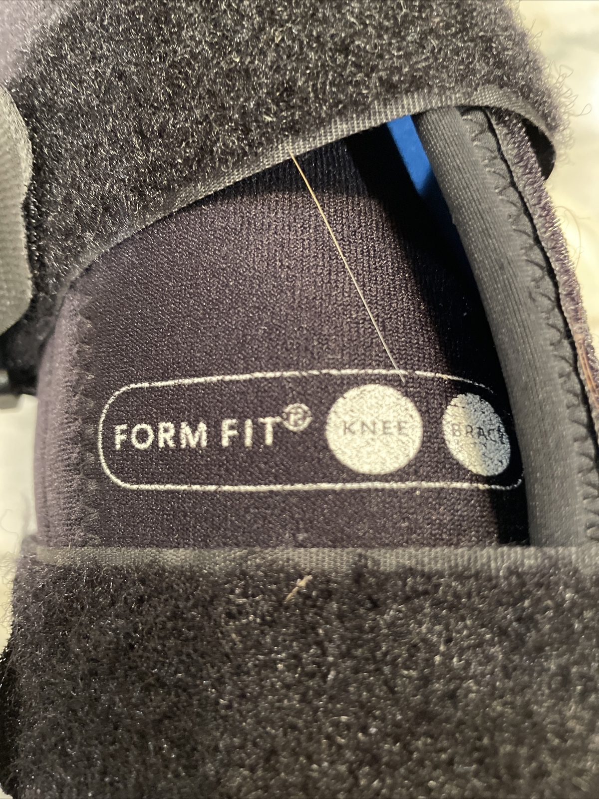 Ossur Form Fit Knee Brace Small Black Hinged Breathable Hook & Loop Wrap