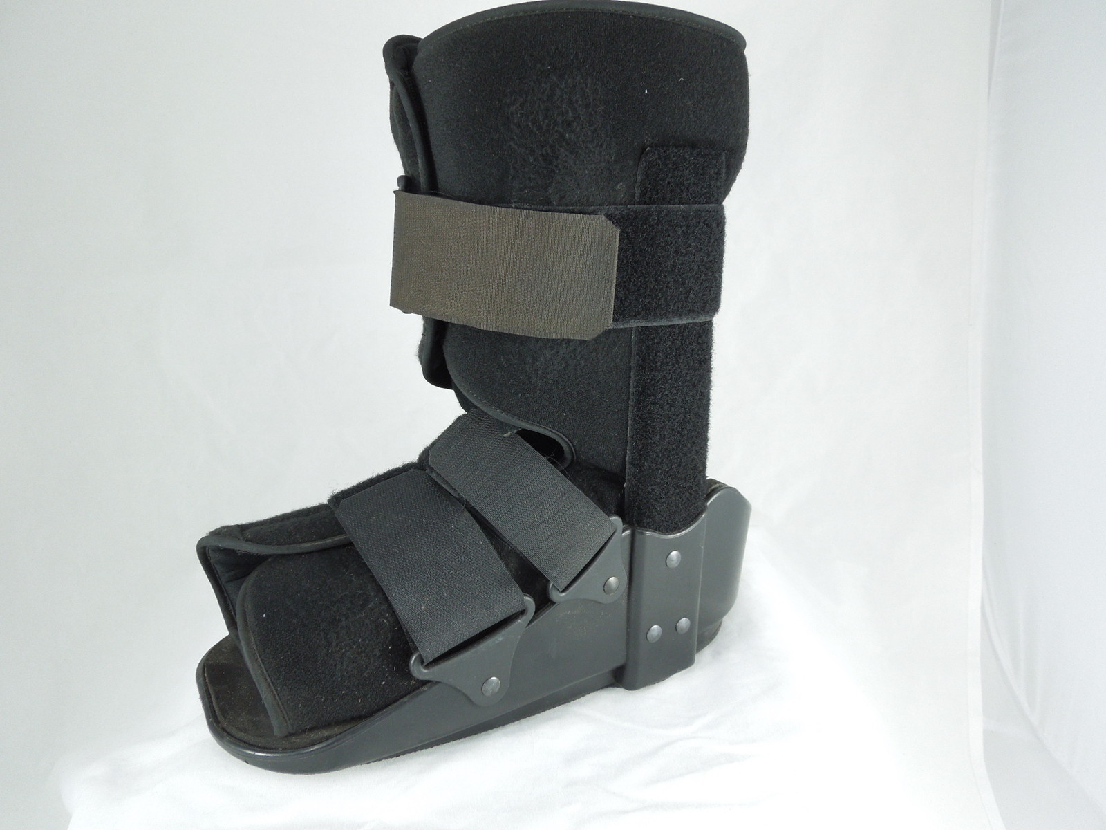 OSSUR INFLATABLE FOOT ANKLE BRACE Black Metal size medium Removable Support Cast