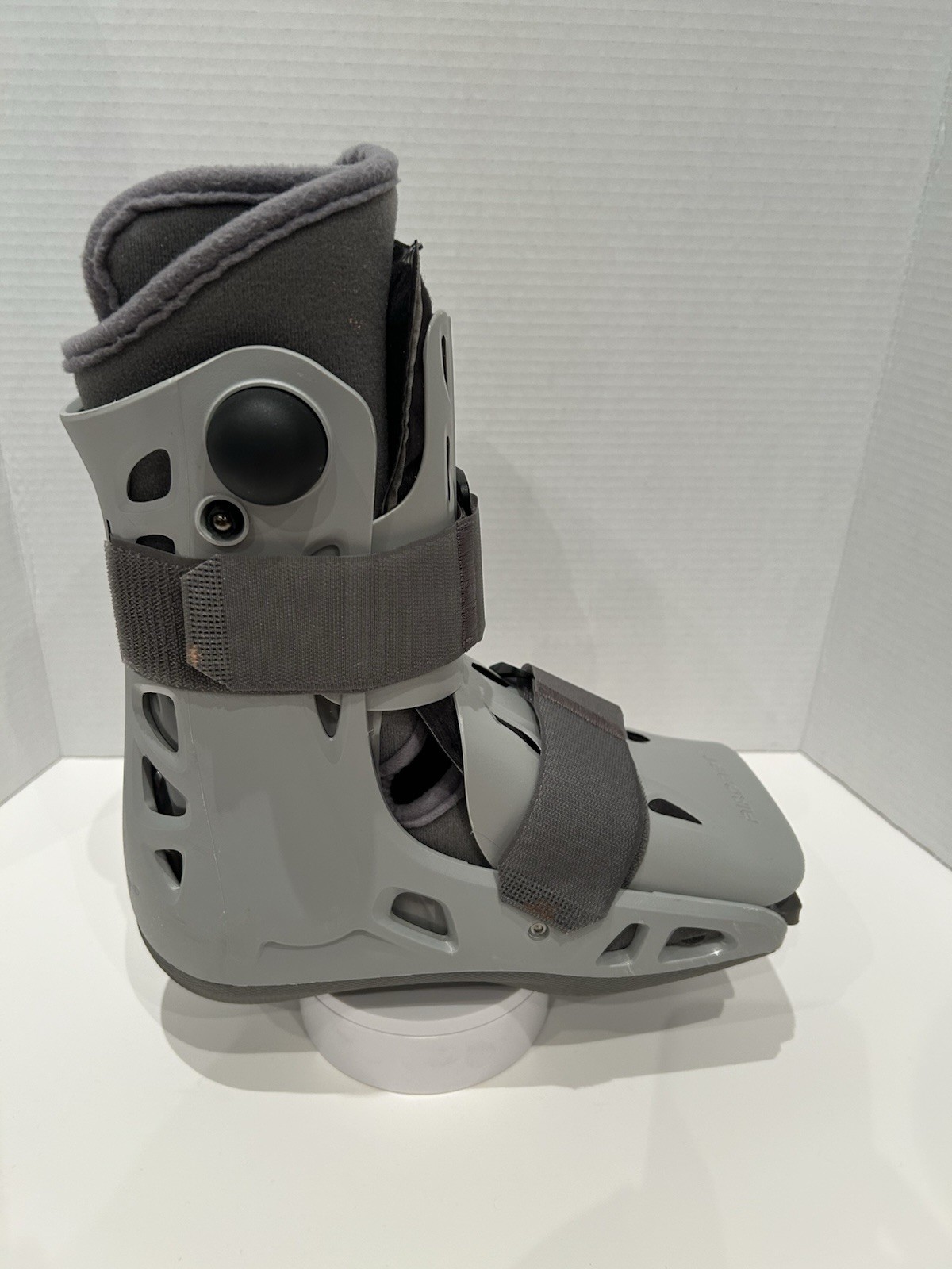 Aircast Soft Strike Foot Ankle Walking Cast Boot Built in Pump DJO, LLC Medium