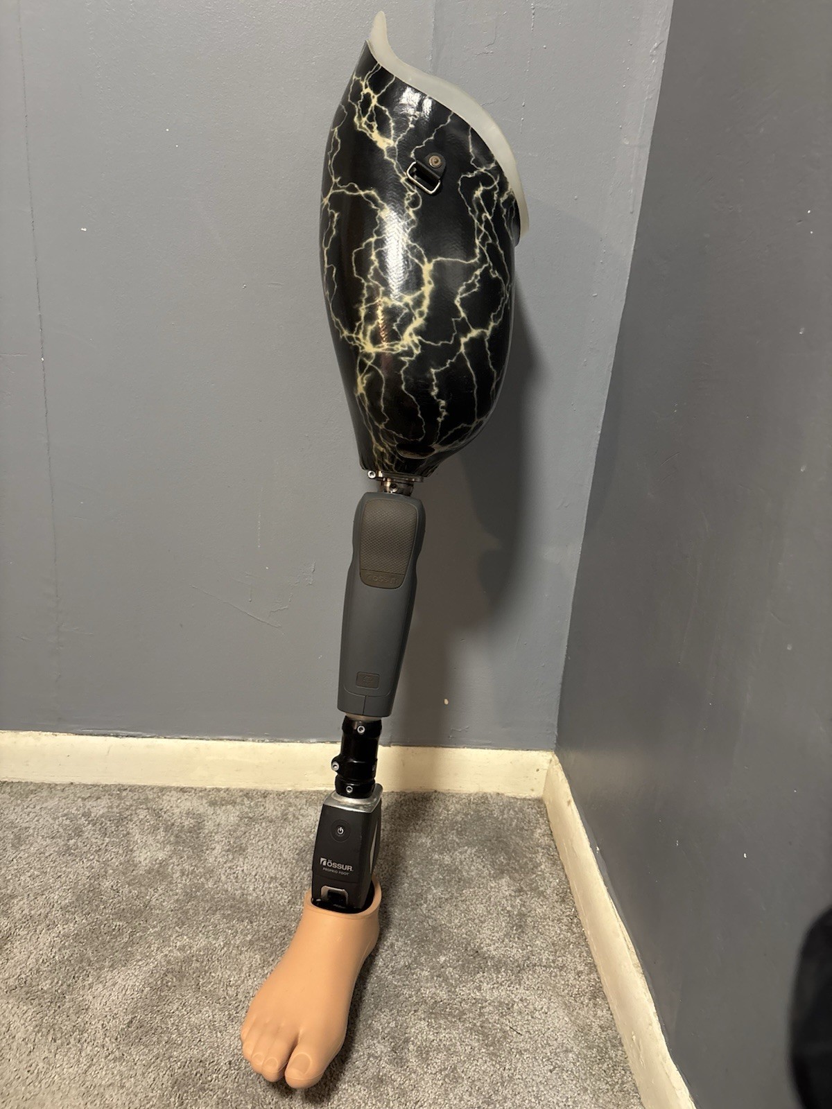 Ossur Rheo Prosthetic Knee with Upper and Lower Attachments Right Leg & Foot