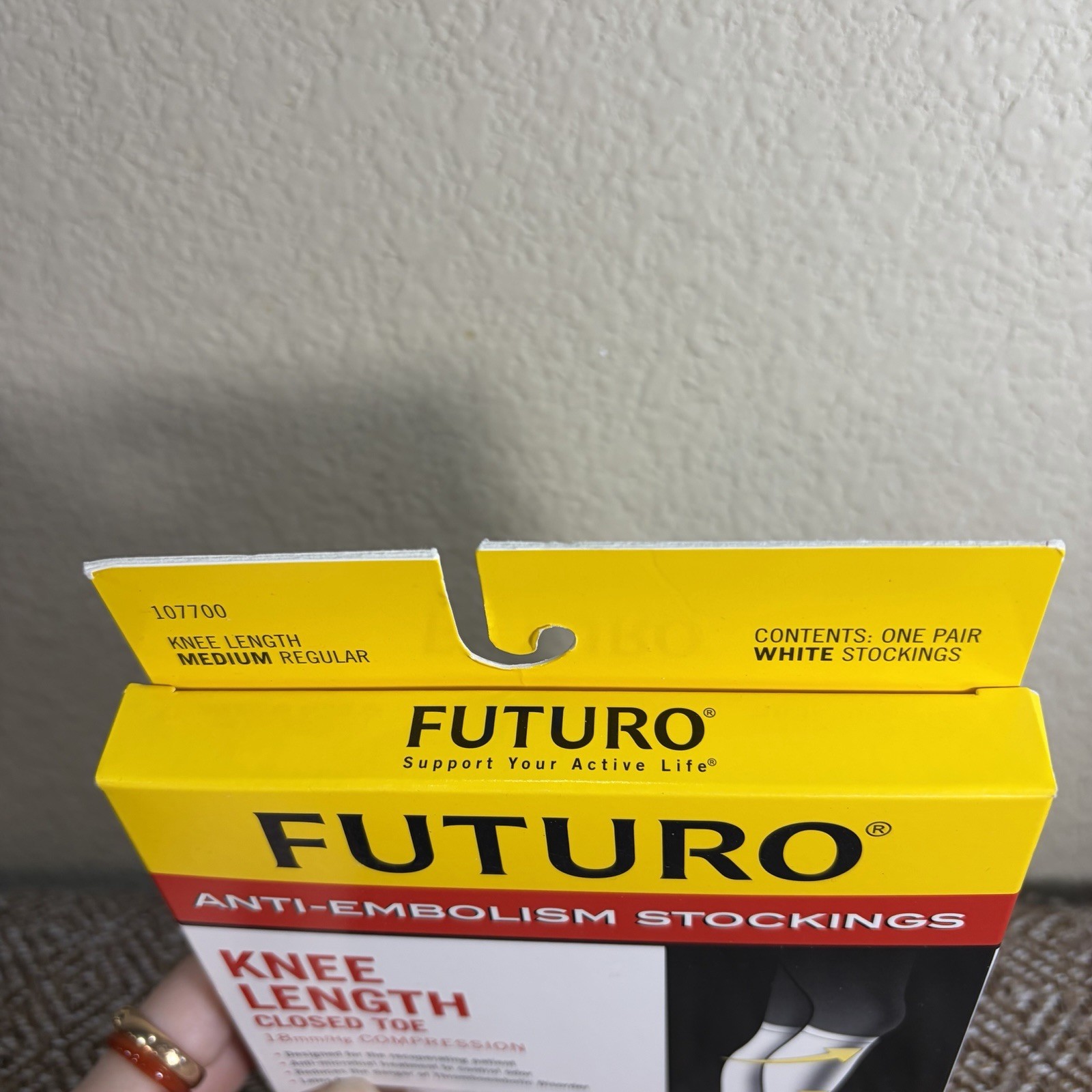 3M Futuro Anti-Embolism Knee Length Closed Toe Stockings Sz M White Moderate