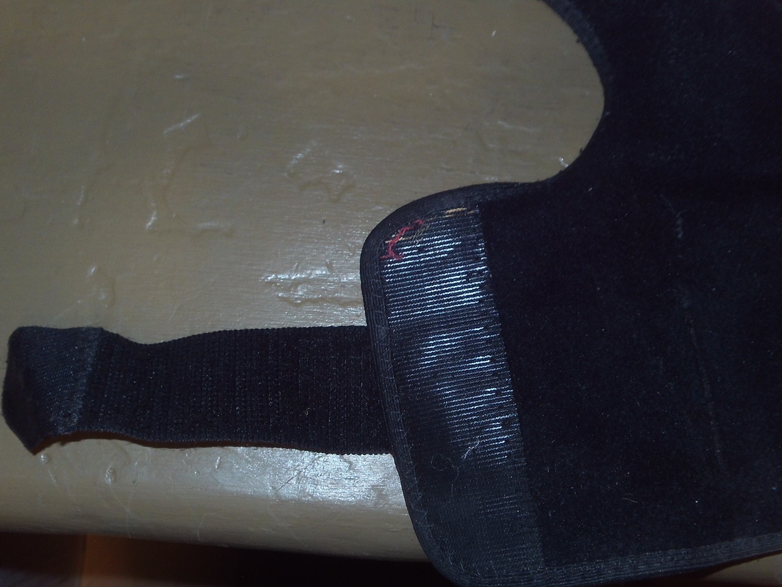 FOOTBALL KNEE BRACE BIOSKIN W/METAL SUPPORT RODS EXCELLENT COND. FREE SHIPPING