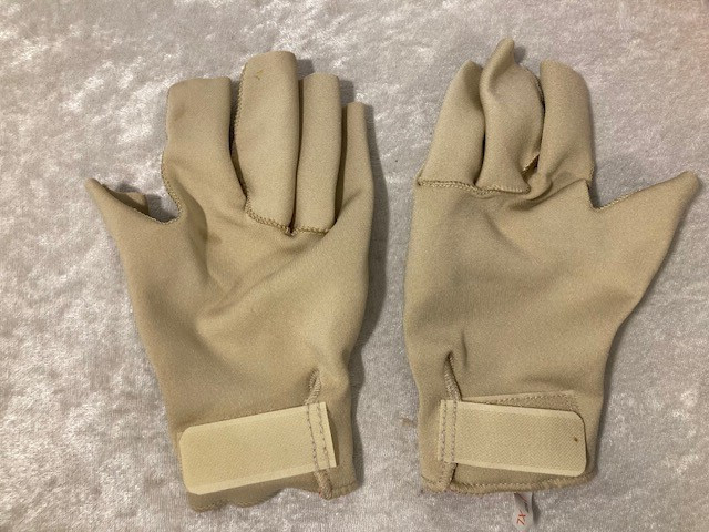 Arthritis Gloves X-Large FLA Therall Beige One Pair Fits 10.75″ -11.5″ Excellent