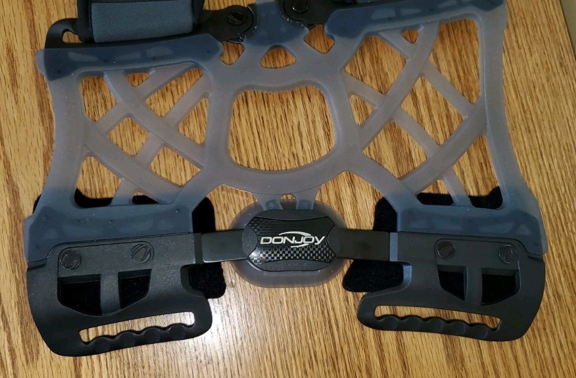 DonJoy OA Reaction Web Knee Brace Medial Left/Lateral Right 11-7427-2 (S)
