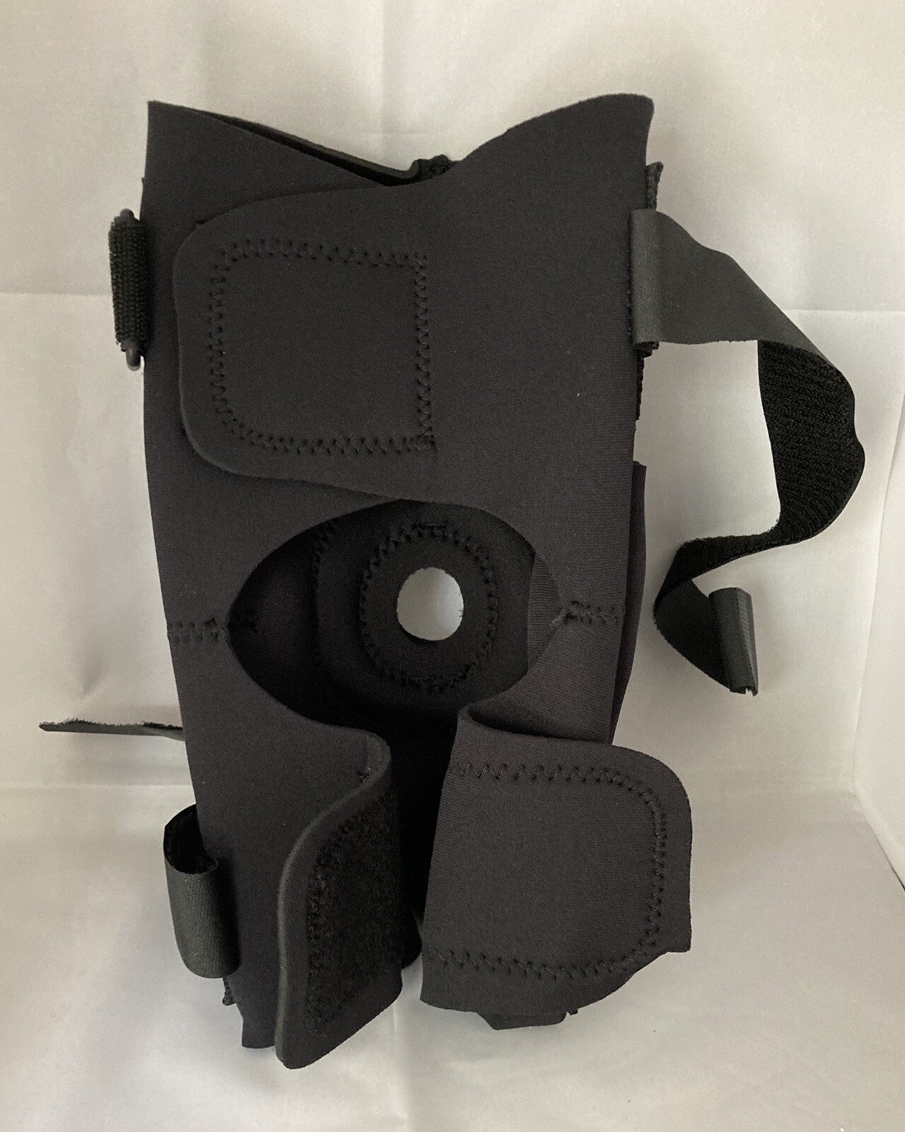 ACE Knee Hinged Brace adjustable Lateral Stabilizers provide firm support 209600
