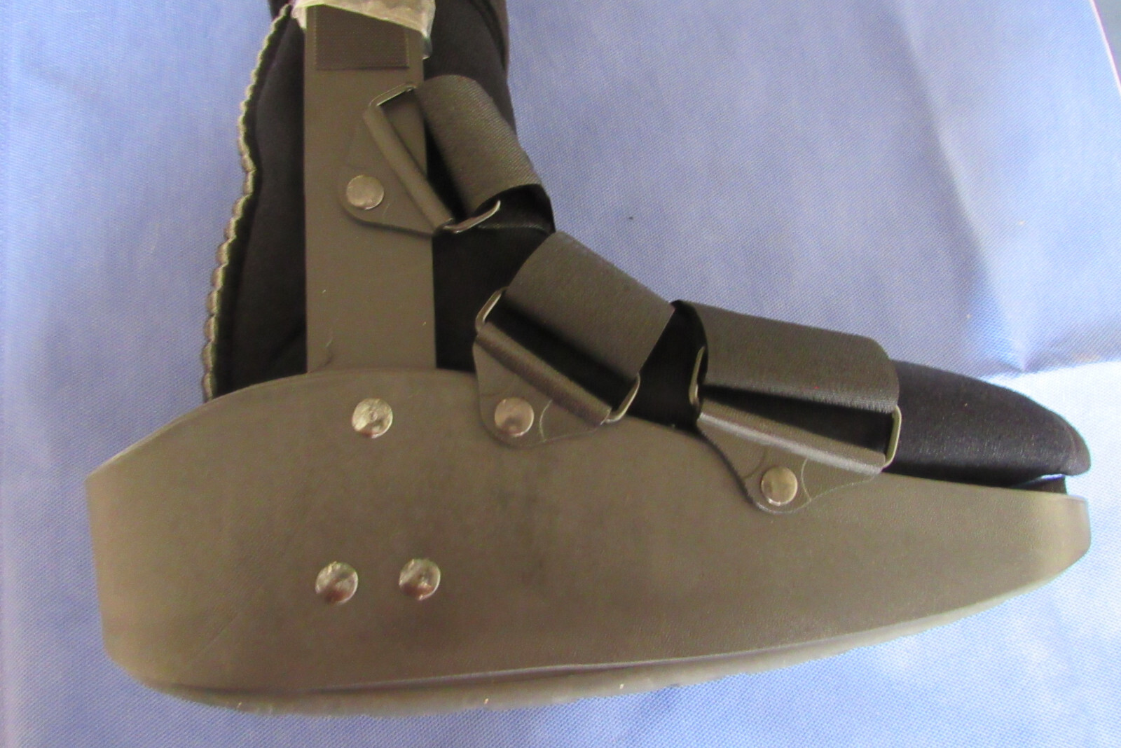 New DJO DONJOY ProCare MaxTrax Walker Tall Walking Boot 79-95325 Medium