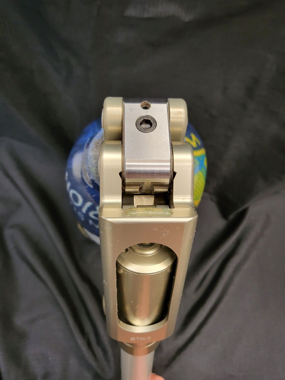 PROSTHETIC LEG, PNEUMATIC SINGLE AXIS WEIGHT-ACTIVATED LOCK KNEE, CARBON FIBER