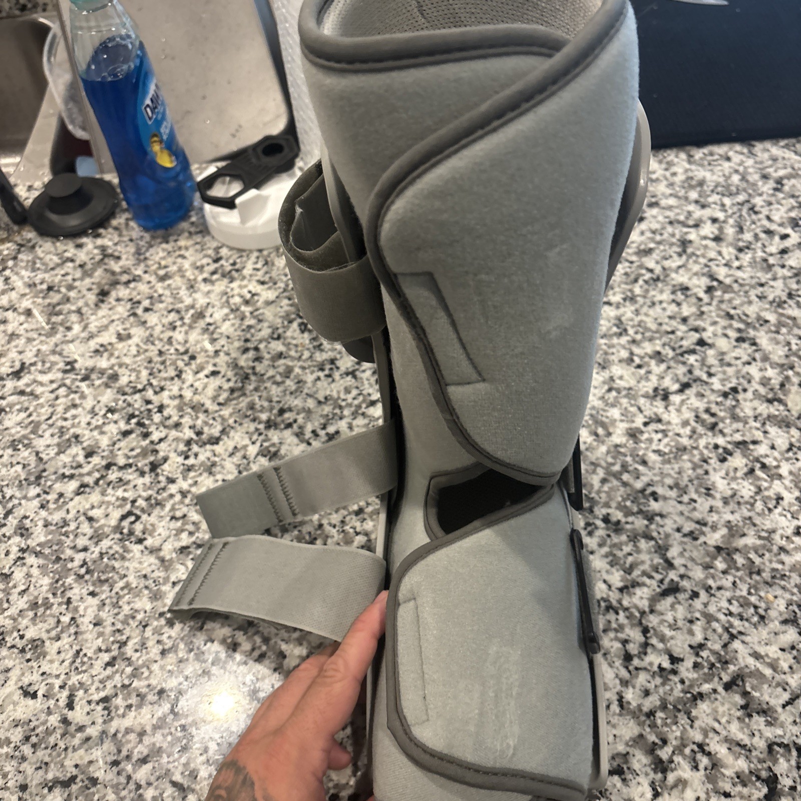 BREG Adjustable Injury ANKLE Brace / Walking Boot W/ Comfort Air Pump SZ M 7-9