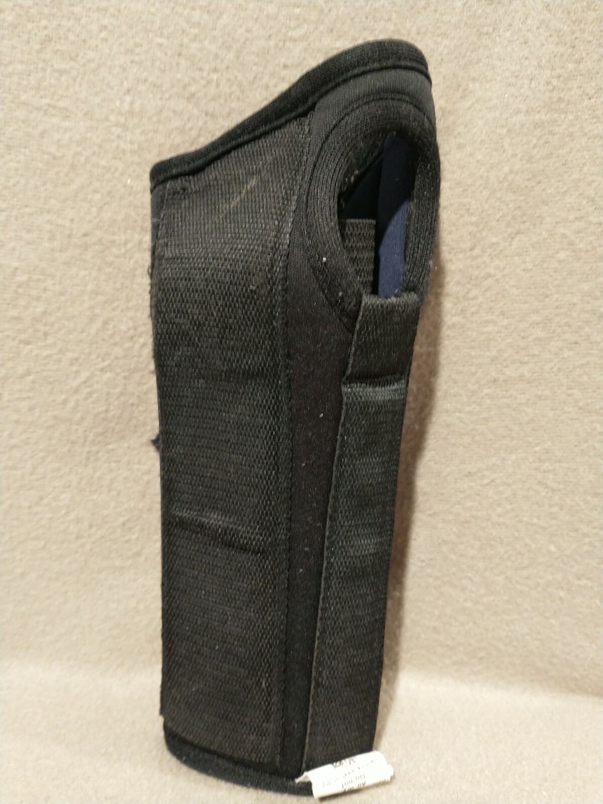FLA Orthopedics Prolite 9″ Wrist Splint Black Right hand Size Medium