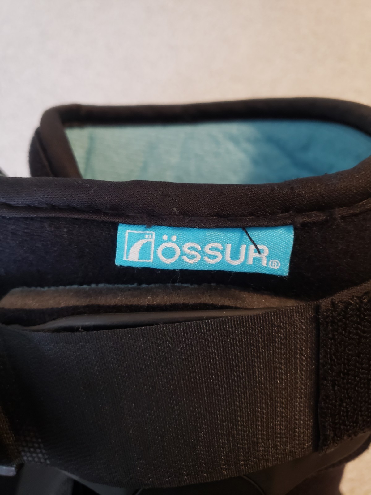 Ossur FormFit Black Walker Boot medium