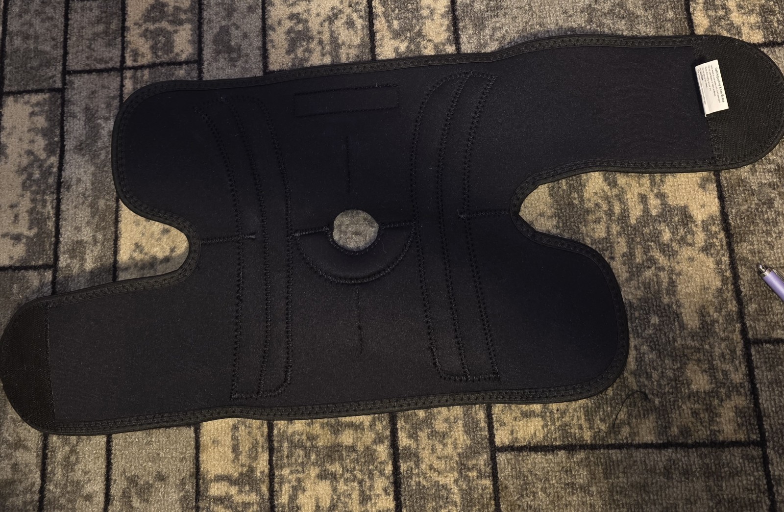 Mueller Self Adjusting Knee Stabilizer Black One Size Moderate Support Brace
