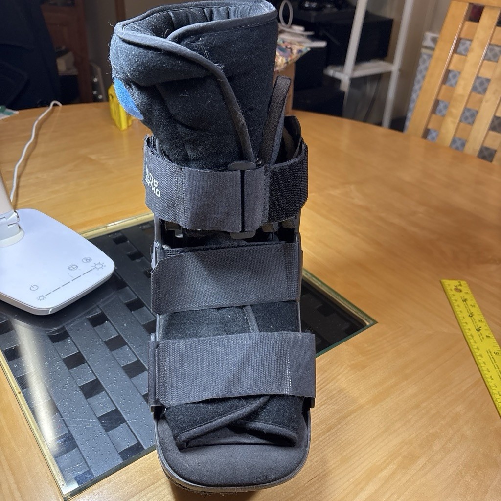 United Ortho Adjustable Walking Boot Immobilizer for Foot/Ankle, L, Black