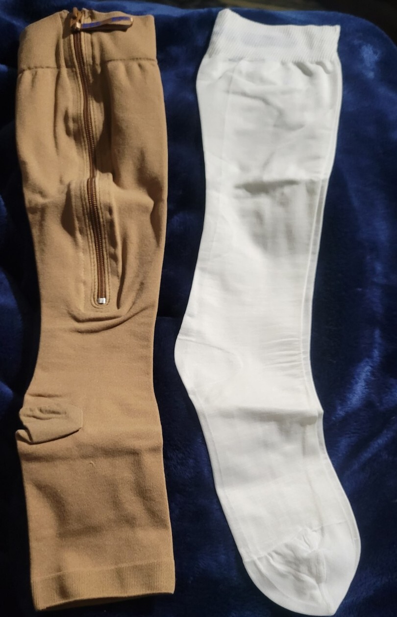 Shape to Fit Ulcer Compression system 30-40 mmHg Unisex – Size Small-Right Leg.