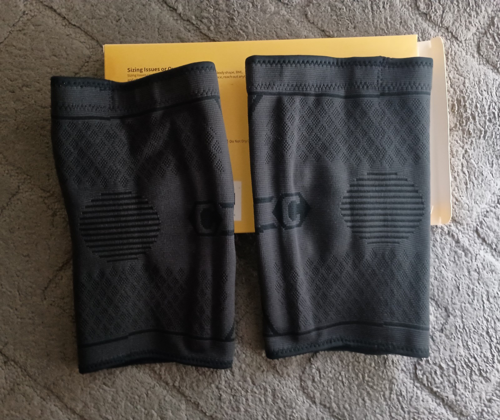 CAMBIVO Knee Braces 2-Pack Unisex Patella Support Strap (SEE DESCRIPTION!!)