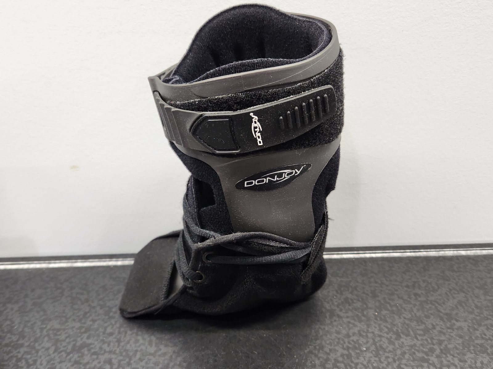 DonJoy Velocity Sz Medium Extra Support Ankle Brace Standard Right Black ~ NEW