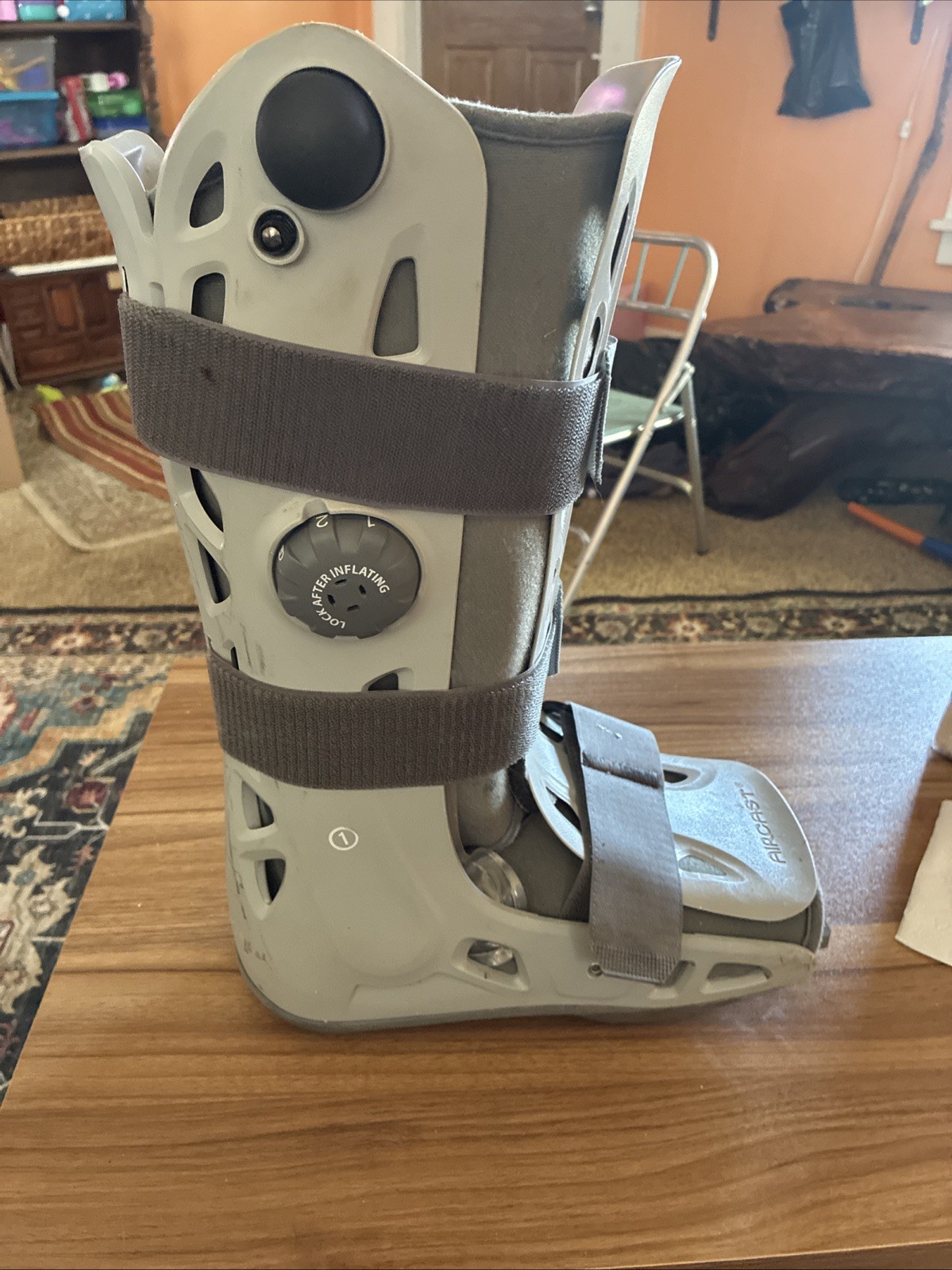 Aircast Softstrike Walking Boot Size LARGE with Side Pump Inflation