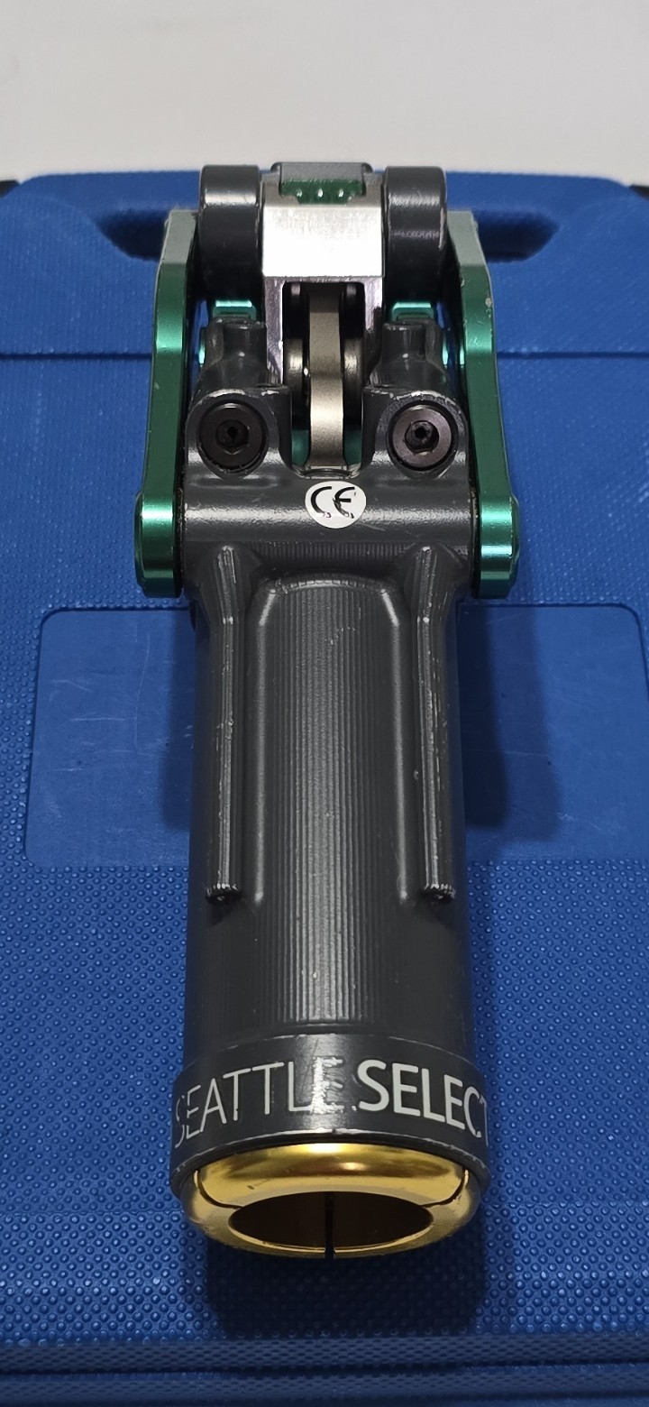 Seattle Select Stance Flexión Polycentric Prosthetic Knee In Excellent Condition