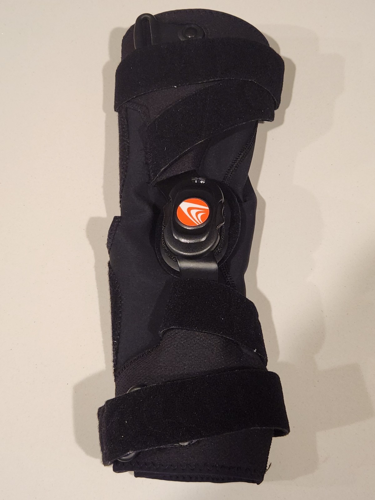 Breg Freestyle OA Medial Knee Brace – Left Leg, Medium – Osteoarthritis Support