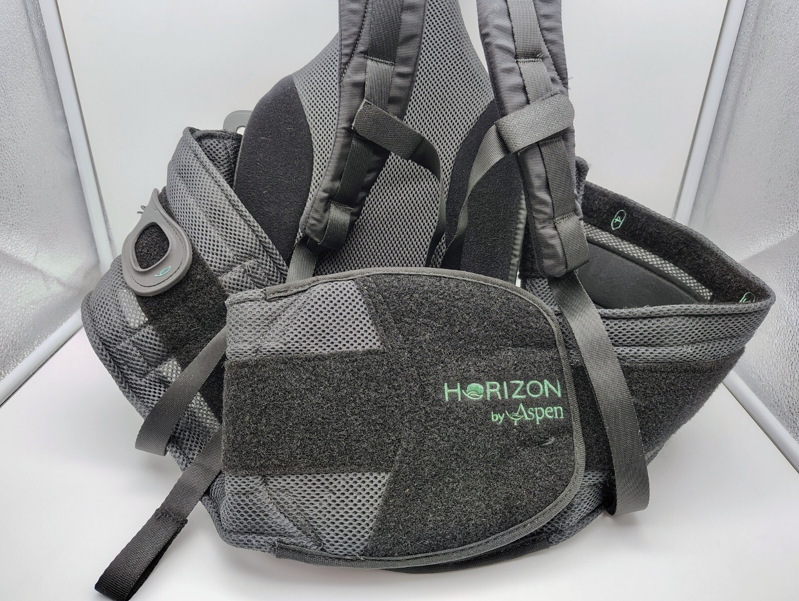 Horizon By Aspen Adjustable strap Back Brace w/Shoulder Straps