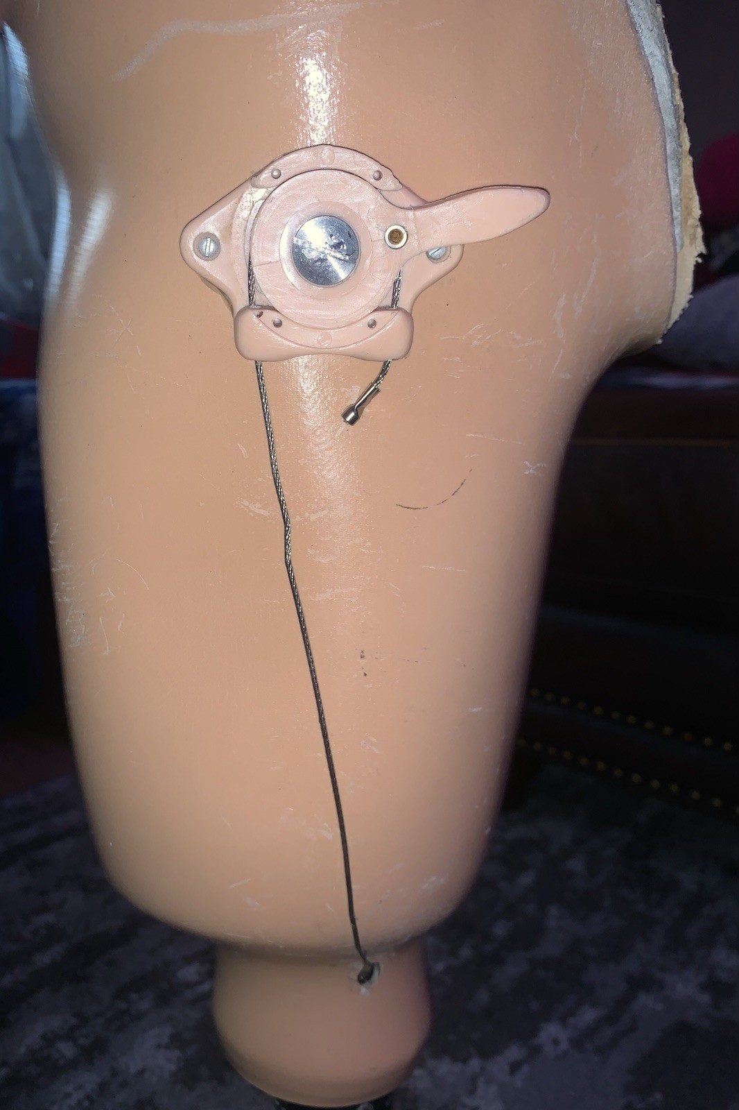 Trulife AAA135 Prosthetic Leg & Foot w/ Pylon Hardware 15-18 Nm Beige/Black