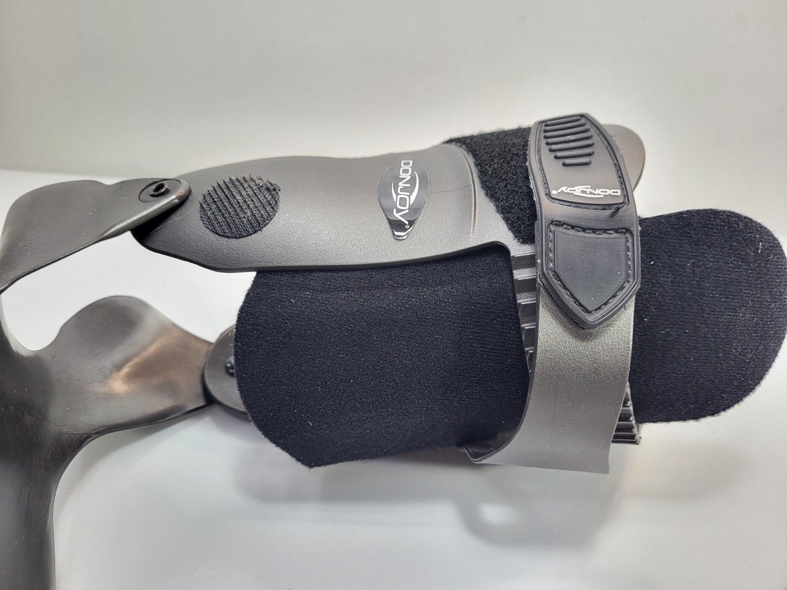 DONJOY Velocity Light Support Right Wide Small Black Ankle Support