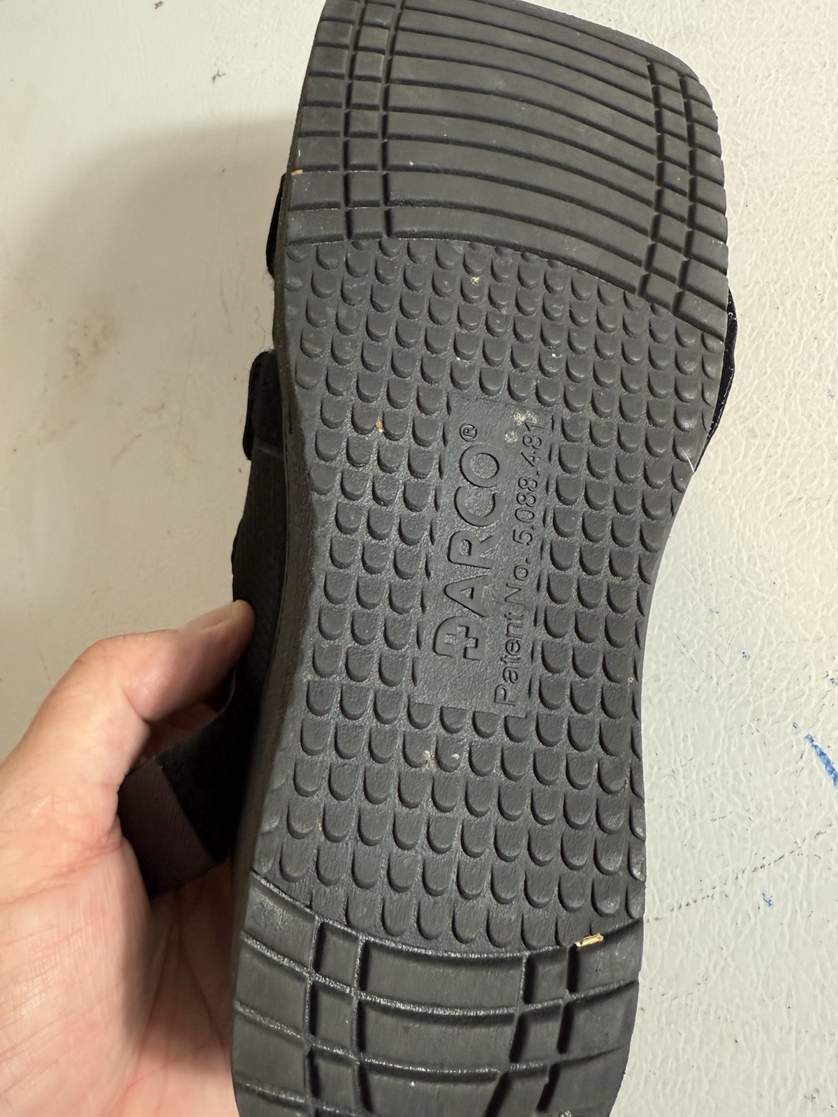 Darco OrthoWedge , Square-Toe Healing Shoe -Women’s Medium. Post Surgery