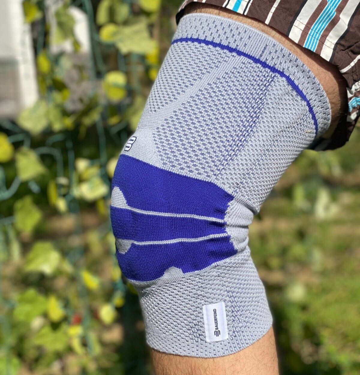 Bauerfeind GenuTrain Size 4 Knee Support Sleeve Gray Blue Compression