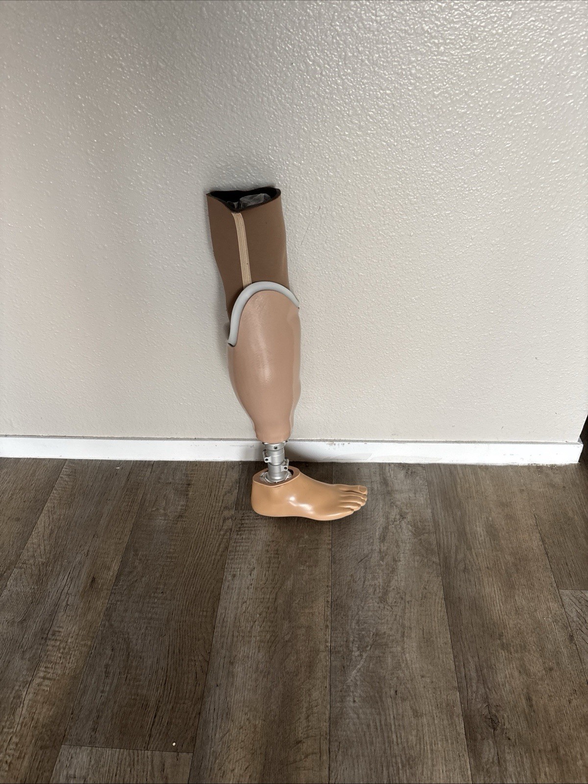 Prosthetic Right Lower Leg Prosthesis with Prosthetic Foot Ans Socks Size 10