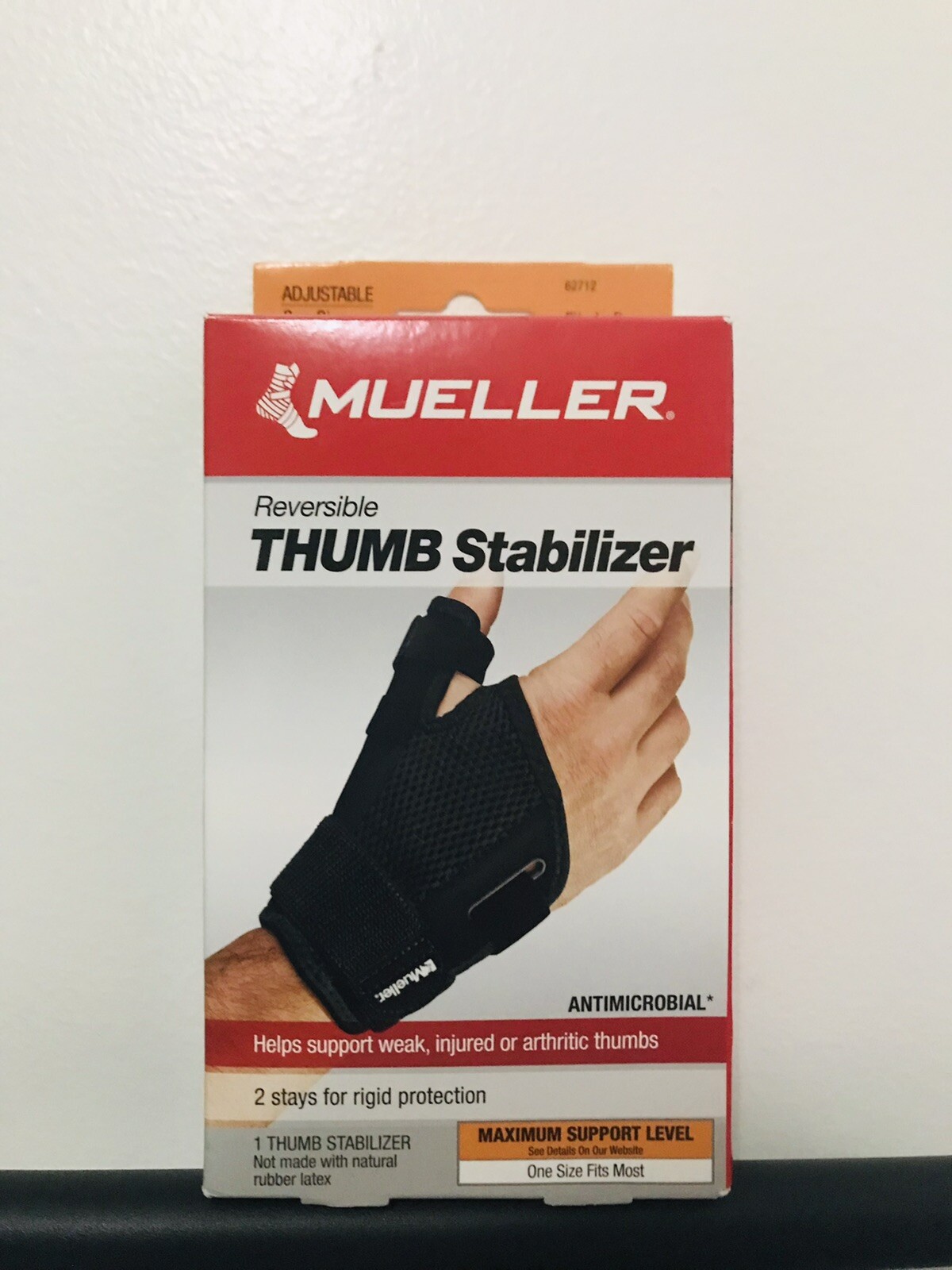 Mueller Sports Medicine Reversible Thumb Stabilizer, Black Fits 5.5-10.5″ 62712