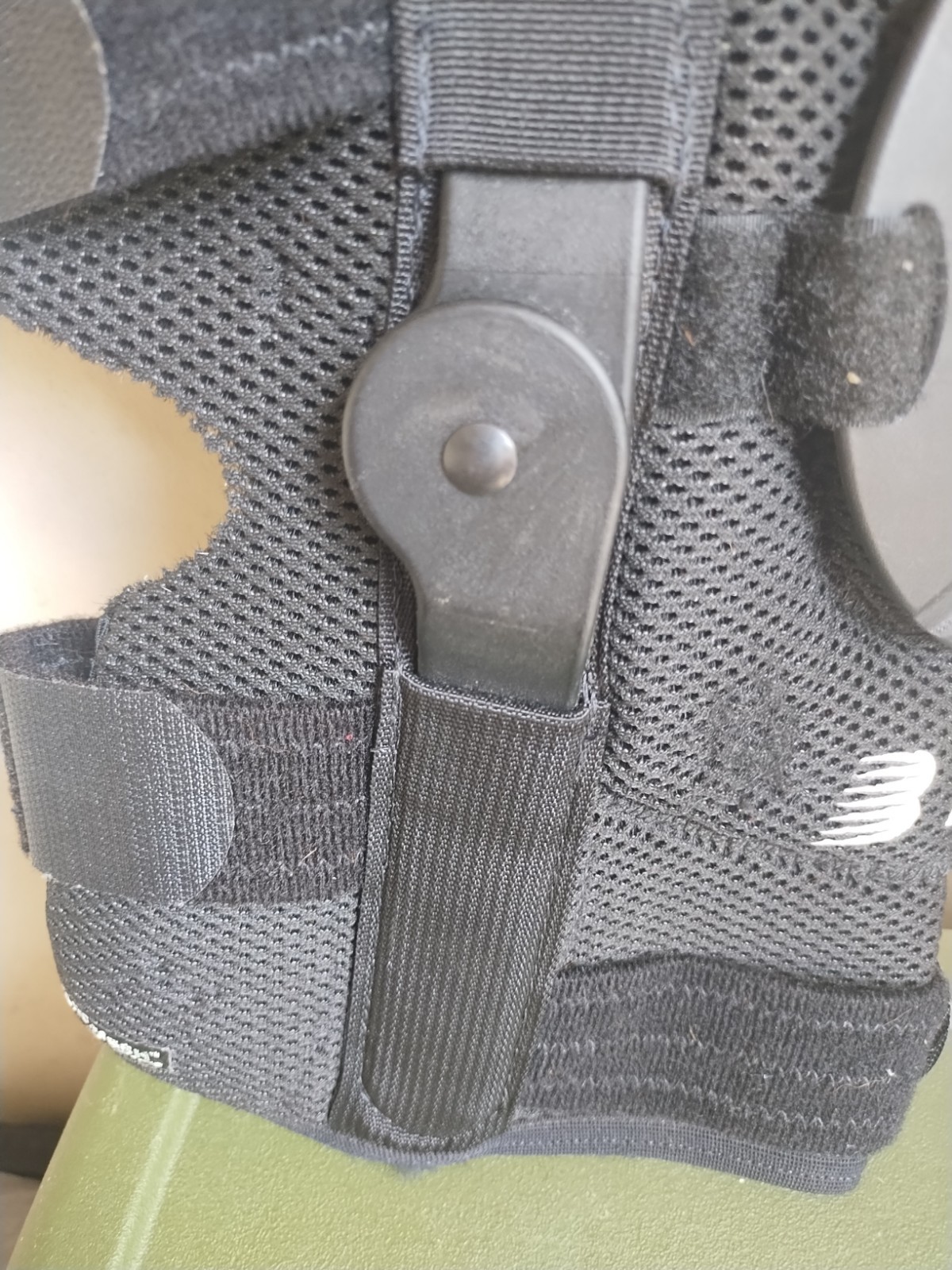 BREG (14201) Knee Brace Patellar Tracking Orthosis Size Large Right Side AirMesh