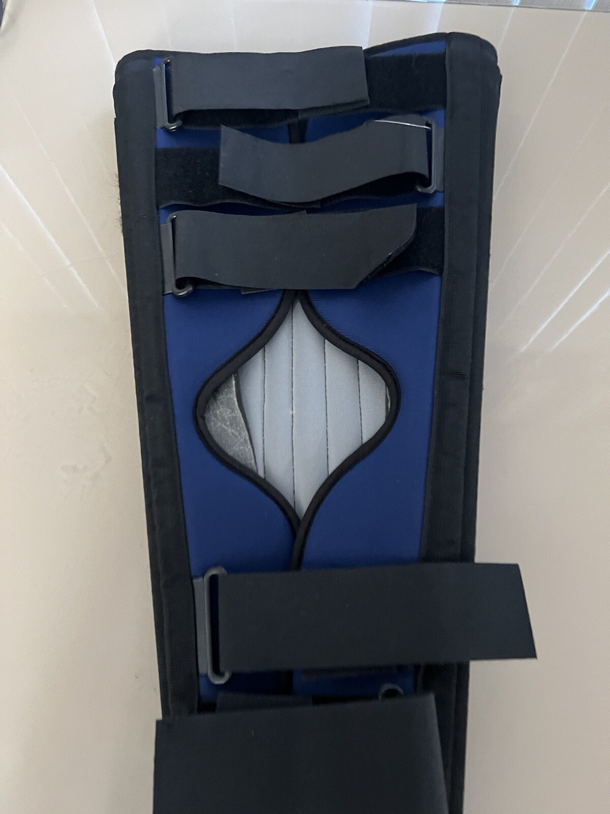 KNEE/LEG – SUPPORT/BRACE DJO Medium WITH ADJUSTABLE STRAPS