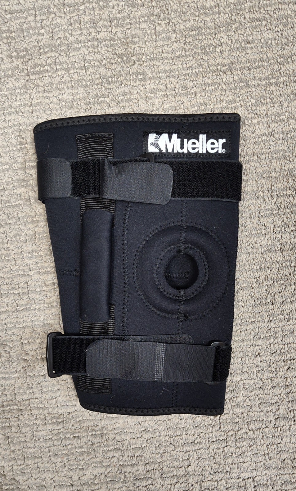 Mueller Adjustable Knee Brace Support Compression Wrap Black – Size Large