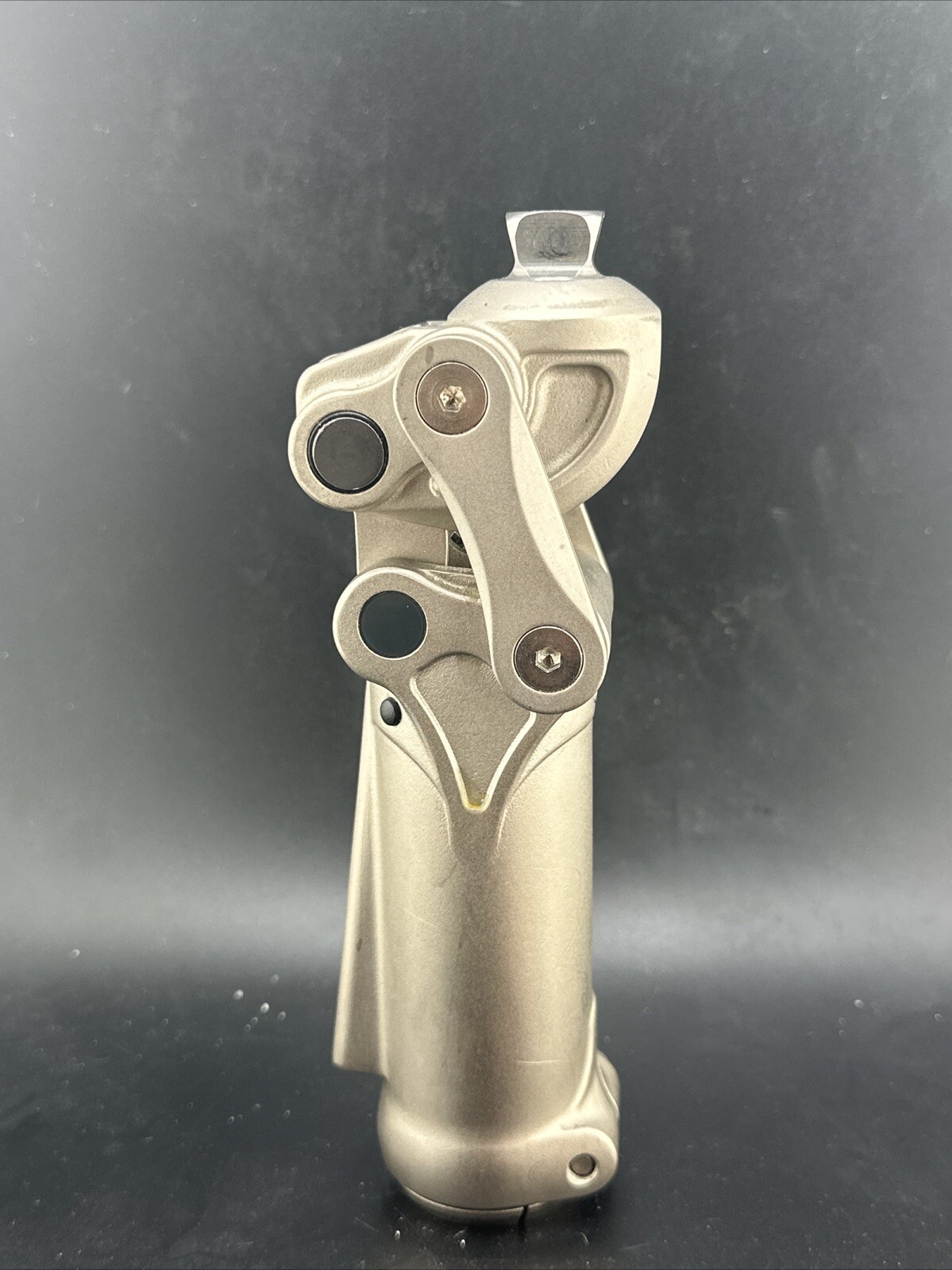 Medi Ossur OP2 Polycentric Pneumatic Prosthetic Knee.