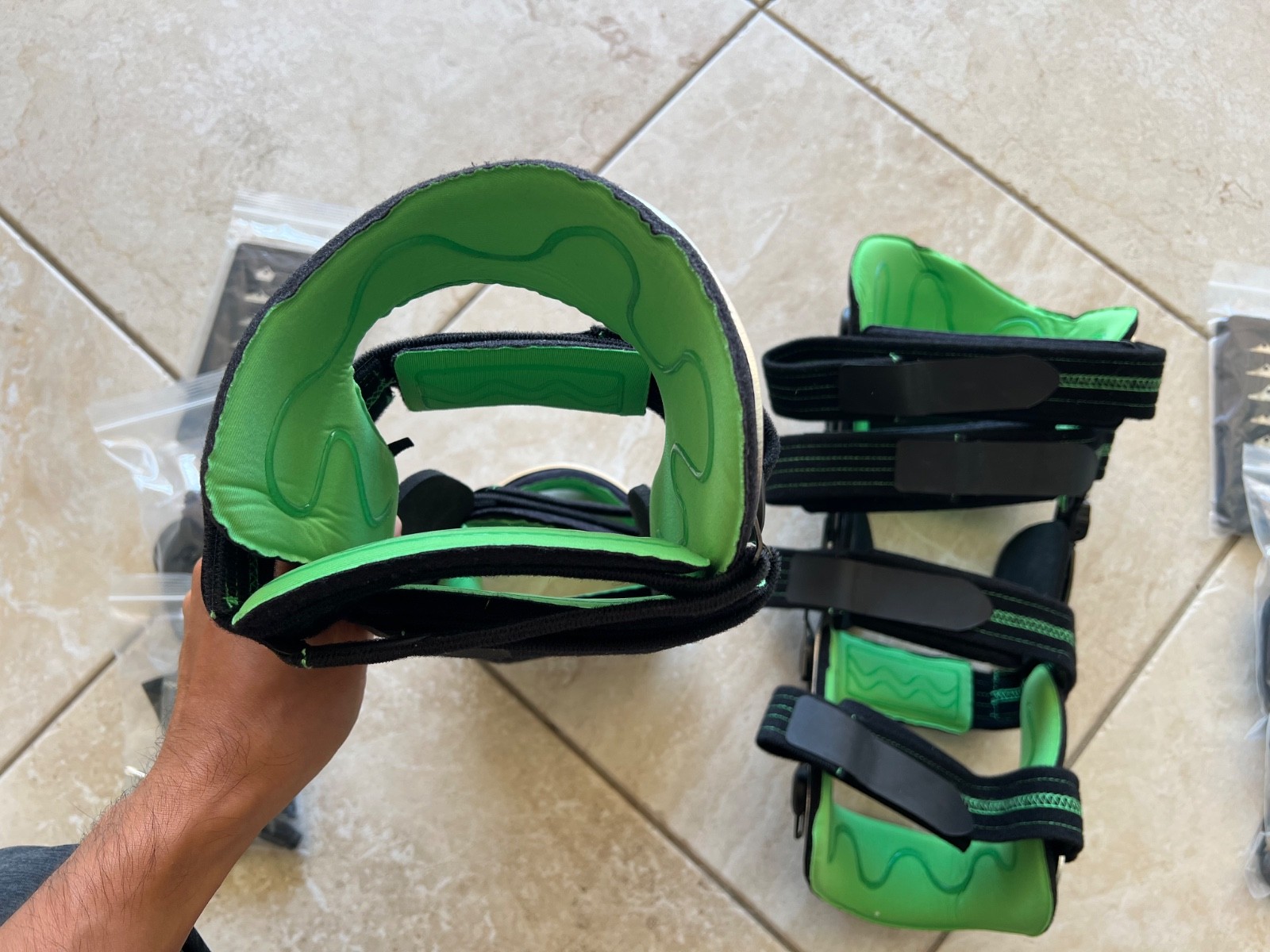 Range of Motion Knee Brace (right OR left, Medium size).