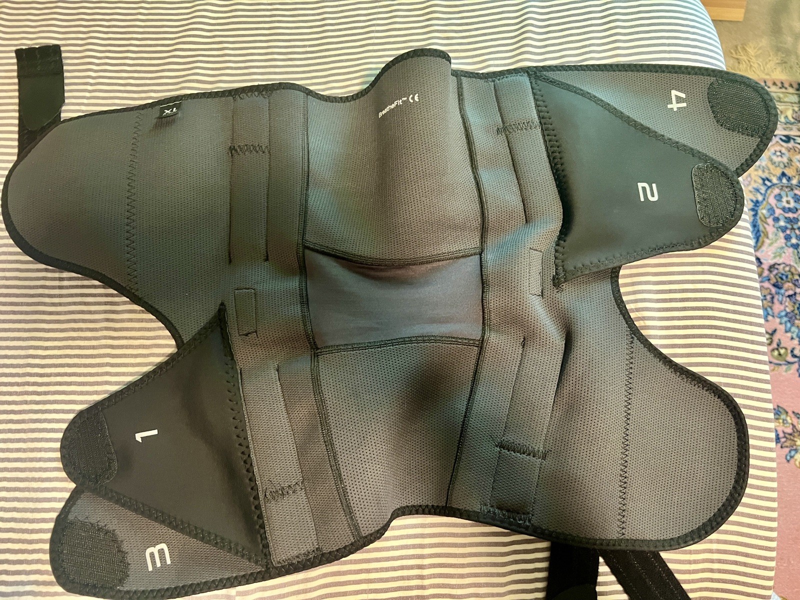 Breg CrossRunner Soft Wraparound Knee Brace L1832/L1833 LIGHTLY USED