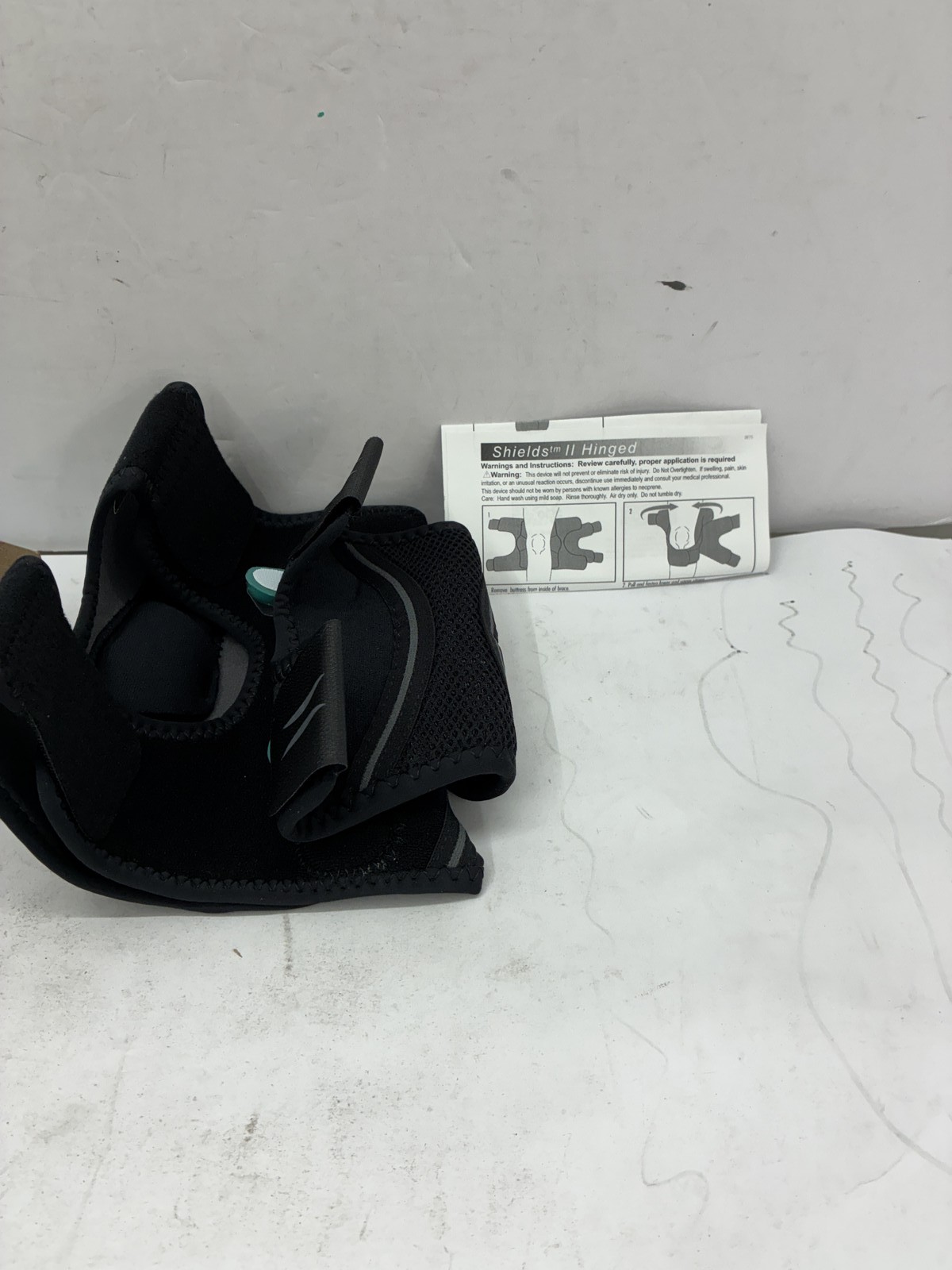 Hely & Weber Knee Brace Shields II Large Hook and Loop Strap Closure 15 to 17 In