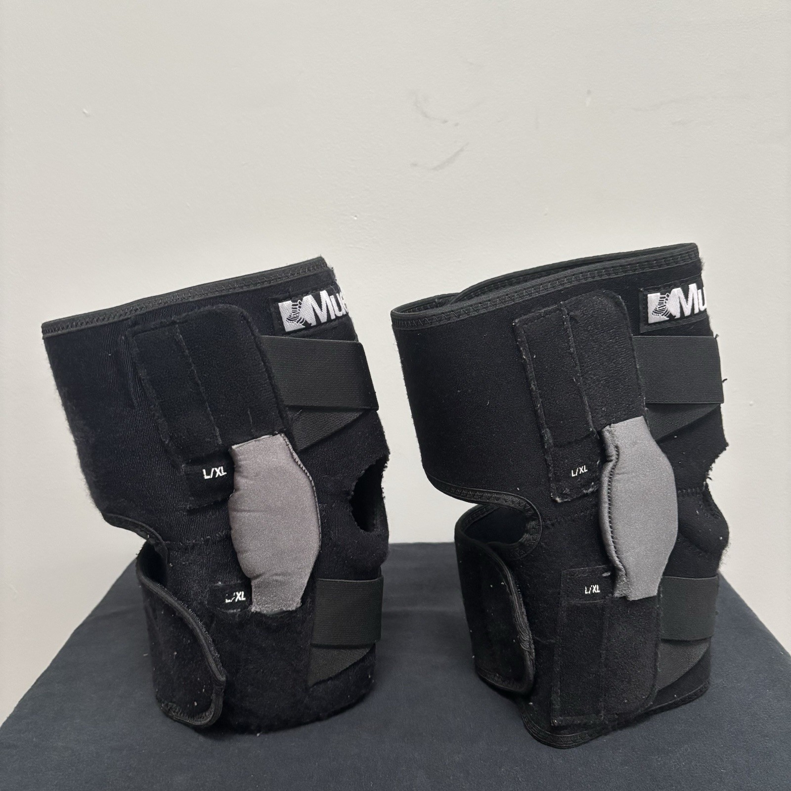 MUELLER Adjustable Hinged Knee Brace w Metal Support Size Large/XL Pain Relief