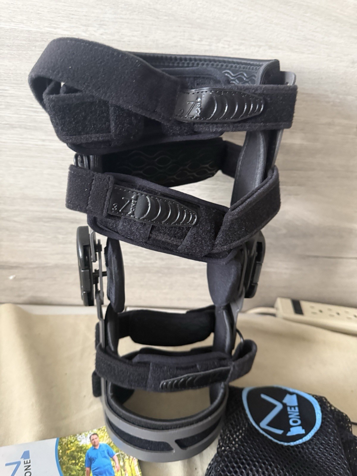 Z1 K4 OsteoAlign Hinged Knee Brace Support for ACL, MCL, Arthritis (OA) – Medium
