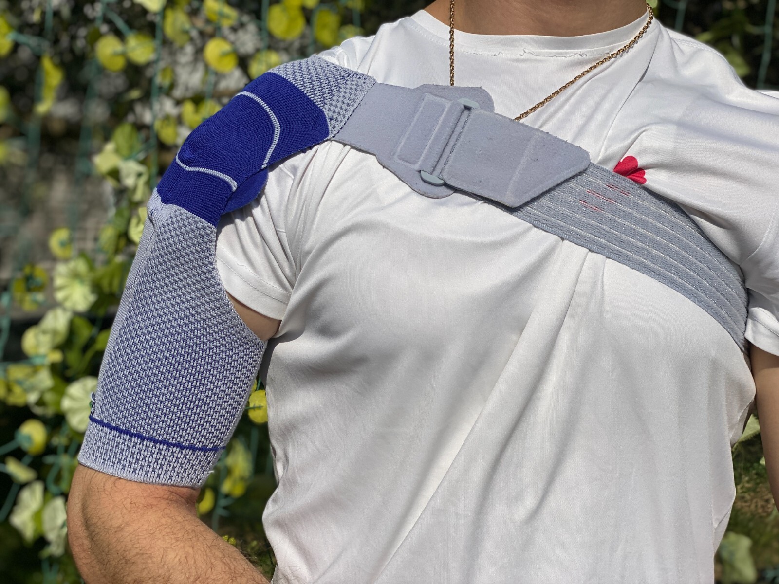 Bauerfeind OmoTrain® S Shoulder Brace Pain Relief Strained Shoulder Size 1