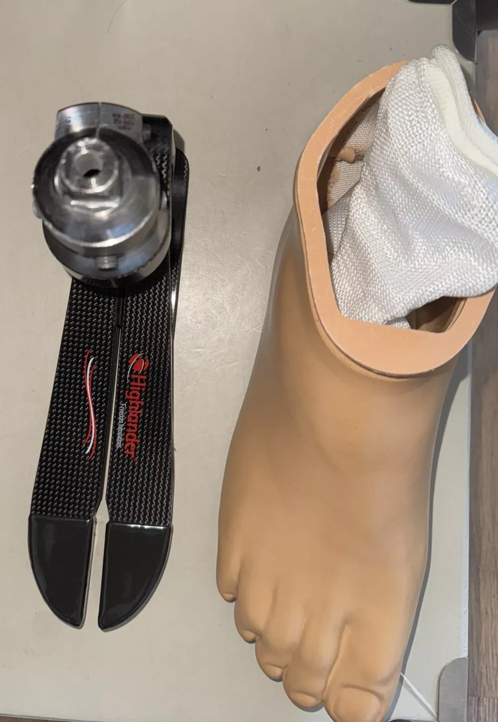Freedom Innovations /Highlander Prosthesis Foot Size 30 max 150 Kg Right Exhihit