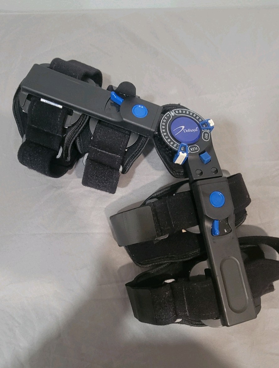 DeRoyal WARRIOR® POST-OPERATIVE ELBOW BRACE universal