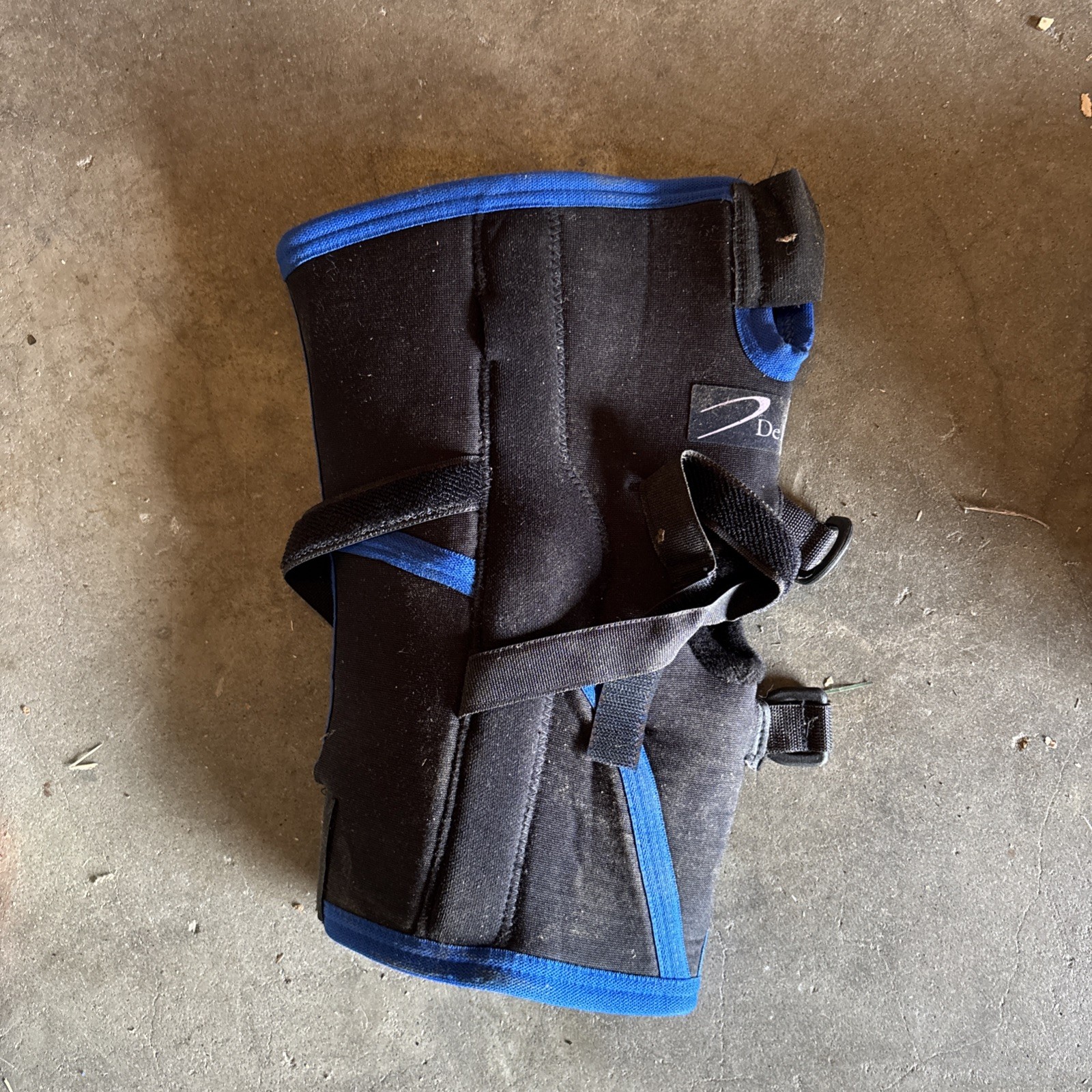DeRoyal Knee Support – Open Patella – Neoprene, Large Black #14811007 New In Pkg