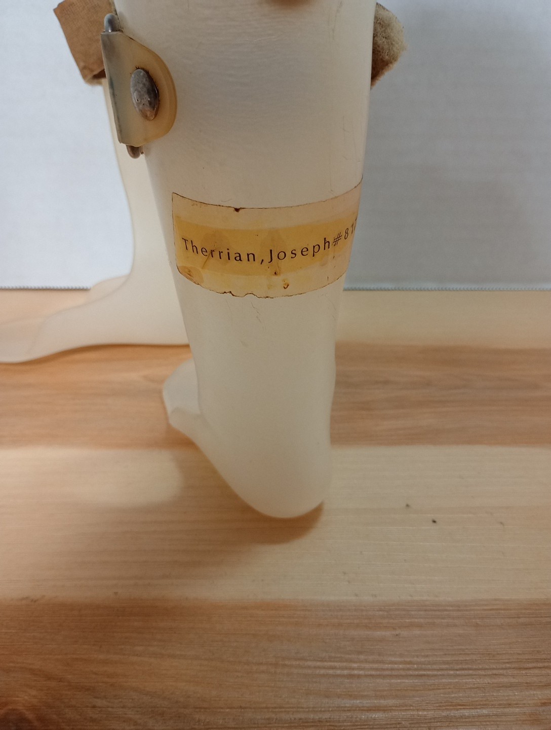 VTG Foot Left Right Ankle Foot Orthosis Molded White Plastic Therrian, Joseph