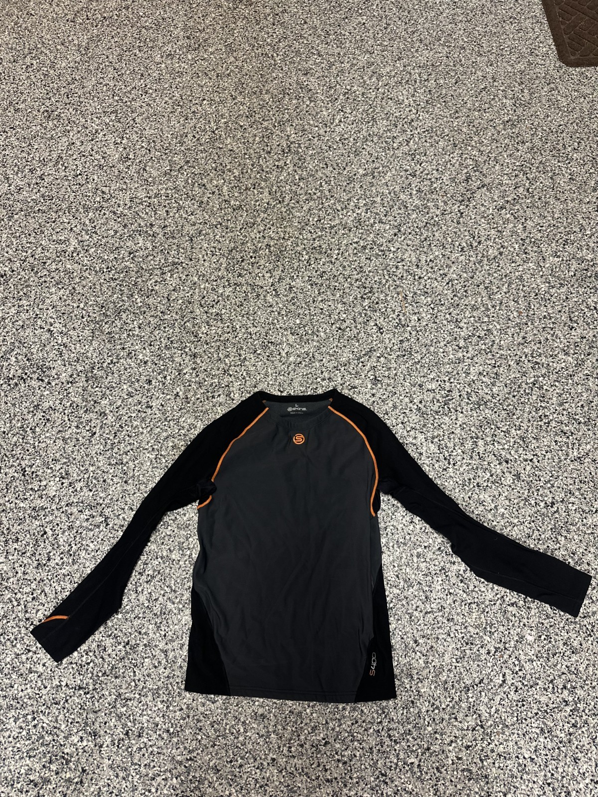 SKINS S400 Thermal Compression Set Size Large — Long Sleeve Top + 3/4 Tights