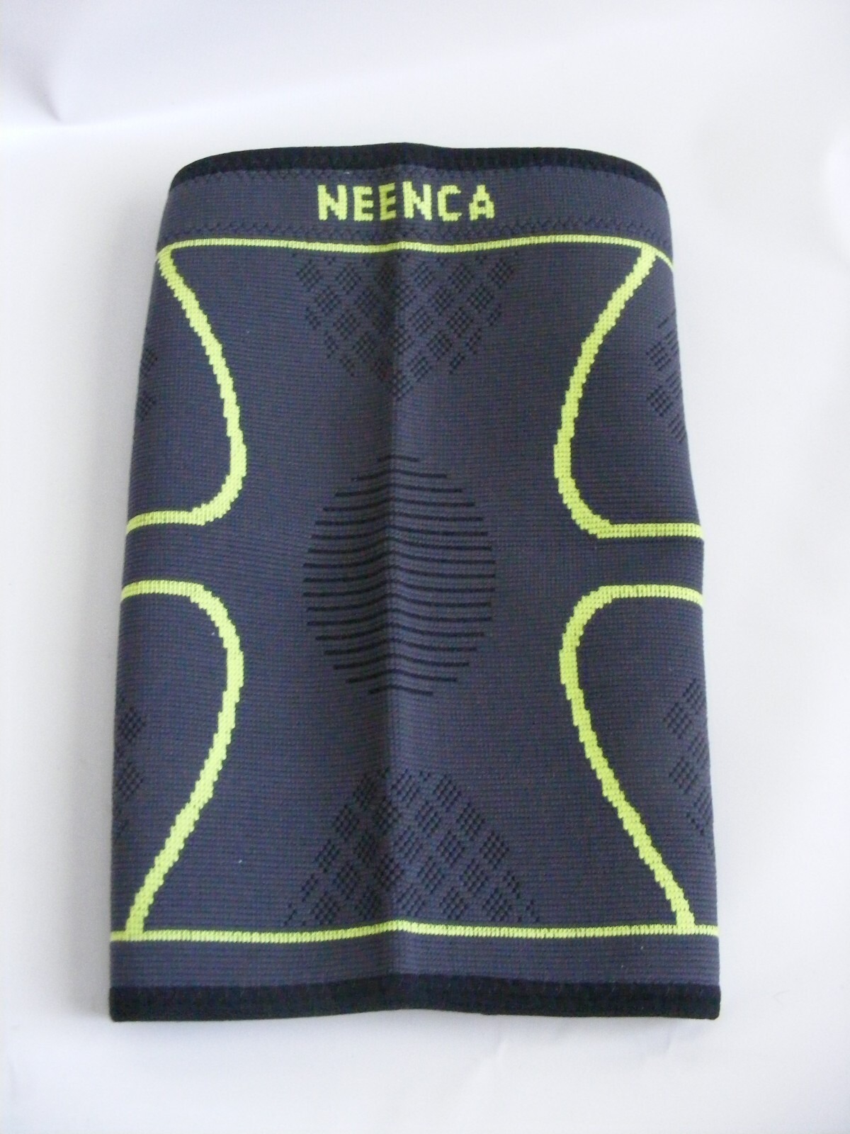 Neenca Knee Brace Sleeve Professional Extra Large Black Yellow 86% Nylon