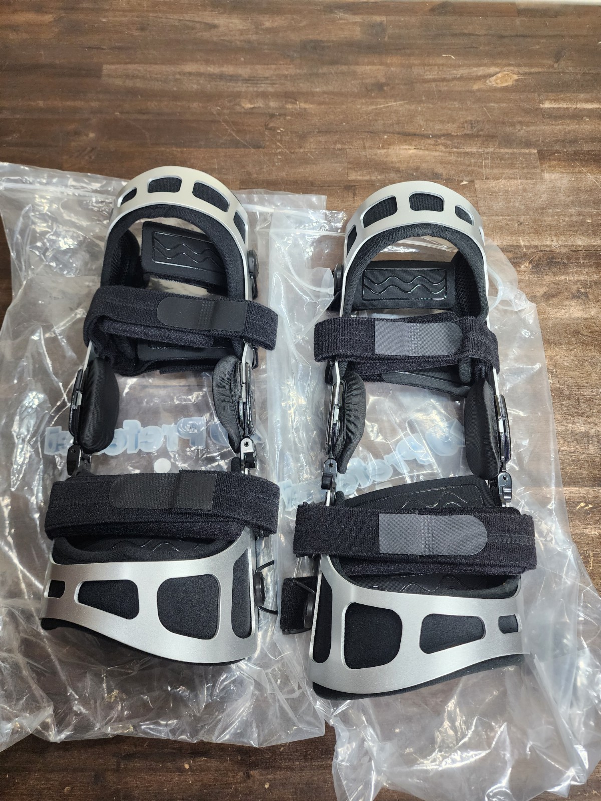 Set ISO Preferred Medium Left & Right OA Dual Upright Hinge ROM Knee Brace