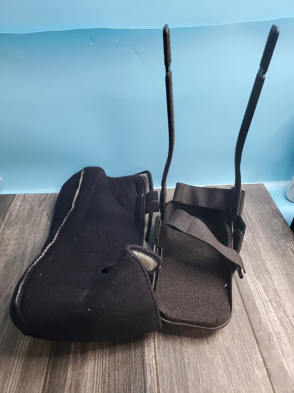 DJO MaxTrax Air Ankle Walker, Left or Right Foot. SIZE SMALL