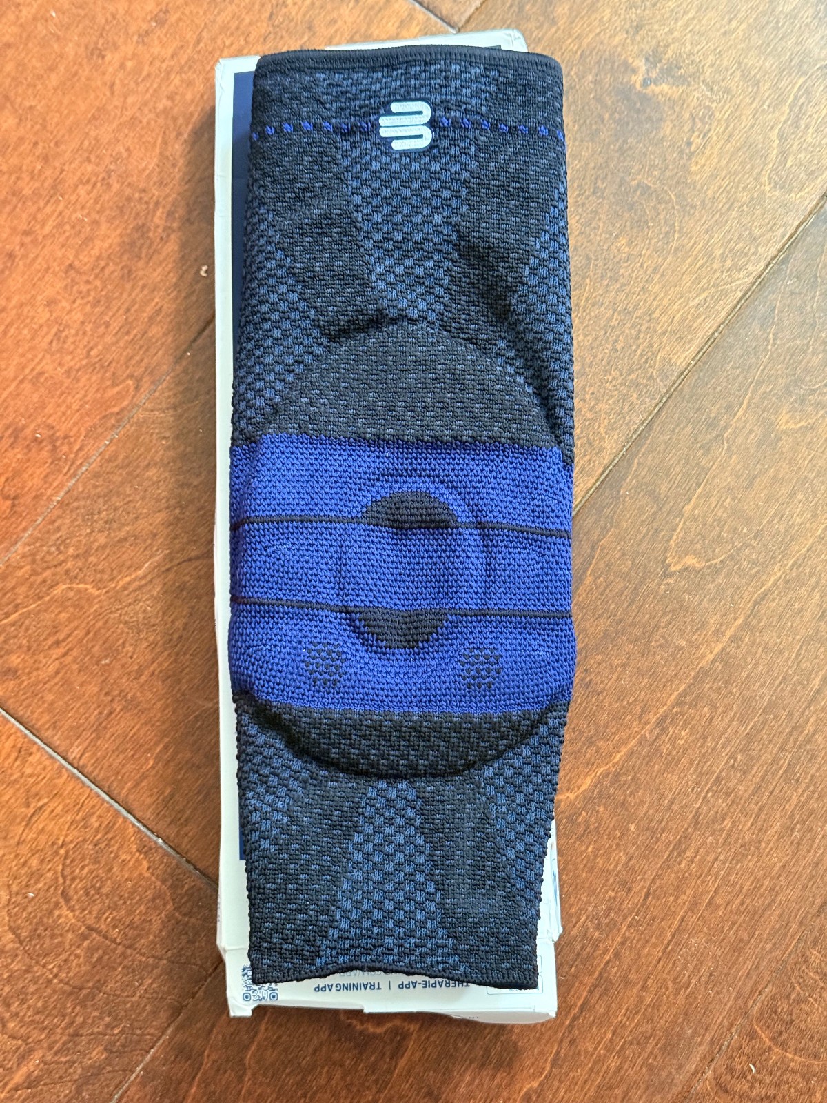Bauerfeind GenuTrain Knee Support – Size 5 C- BLACK – Open Box- Ugly Box